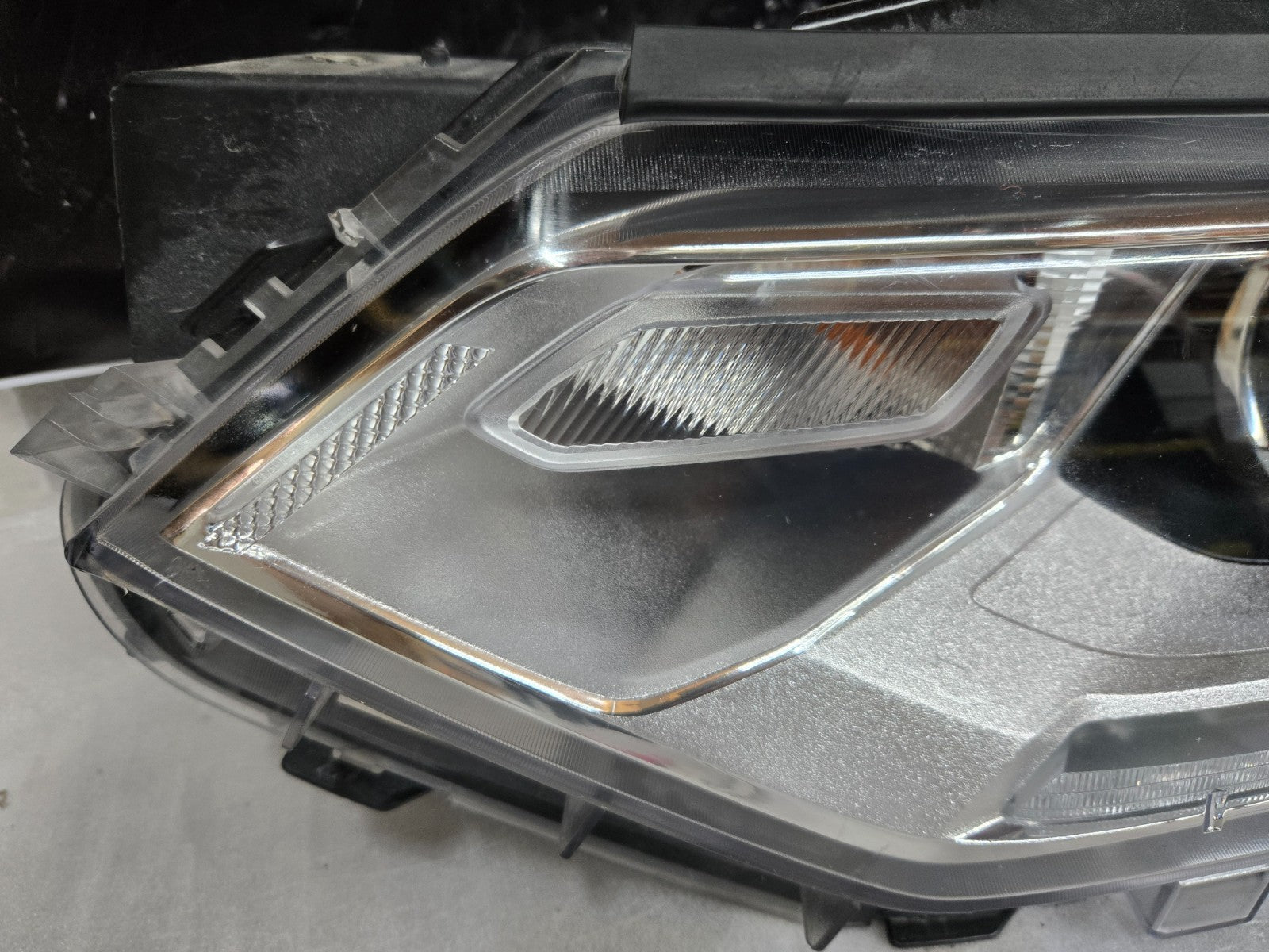 2018-2021 Chevrolet Traverse Xenon HID Headlight Left LH Driver OEM 84721414