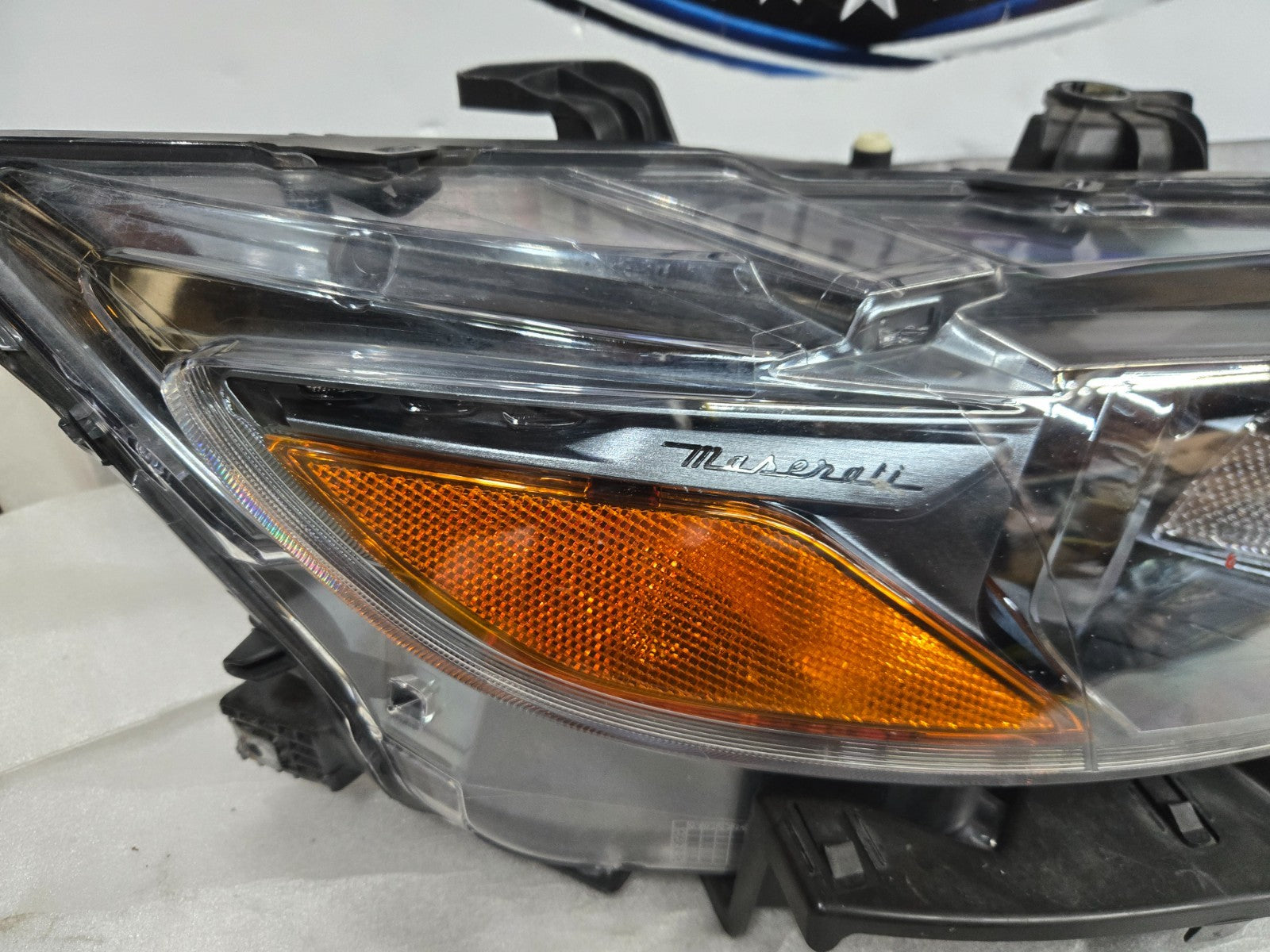2017-2020 Maserati Levante Xenon Right HID Headlight 670034640 OEM COMPLETE