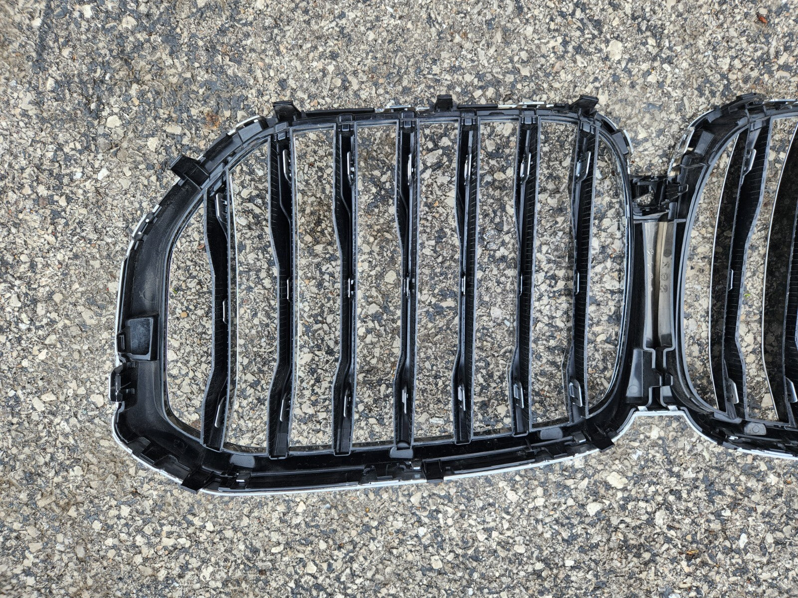2019-2023 BMW G05 X5 Grille Front Grill Camera Hole Chrome OEM 20240006541
