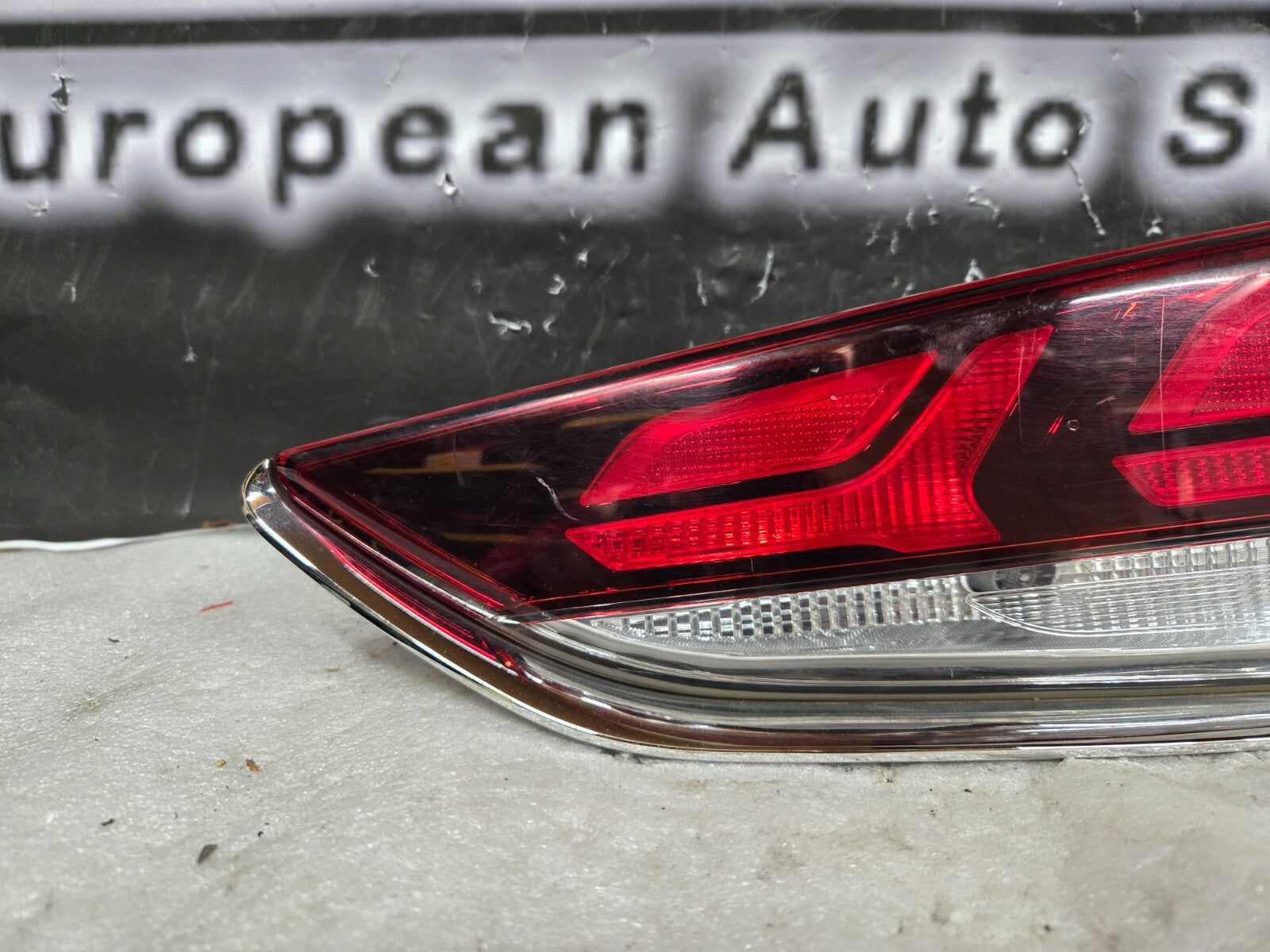2018 2019 HYUNDAI SONATA PASSENGER RIGHT RH TAIL LIGHT LAMP OEM 92404-C2