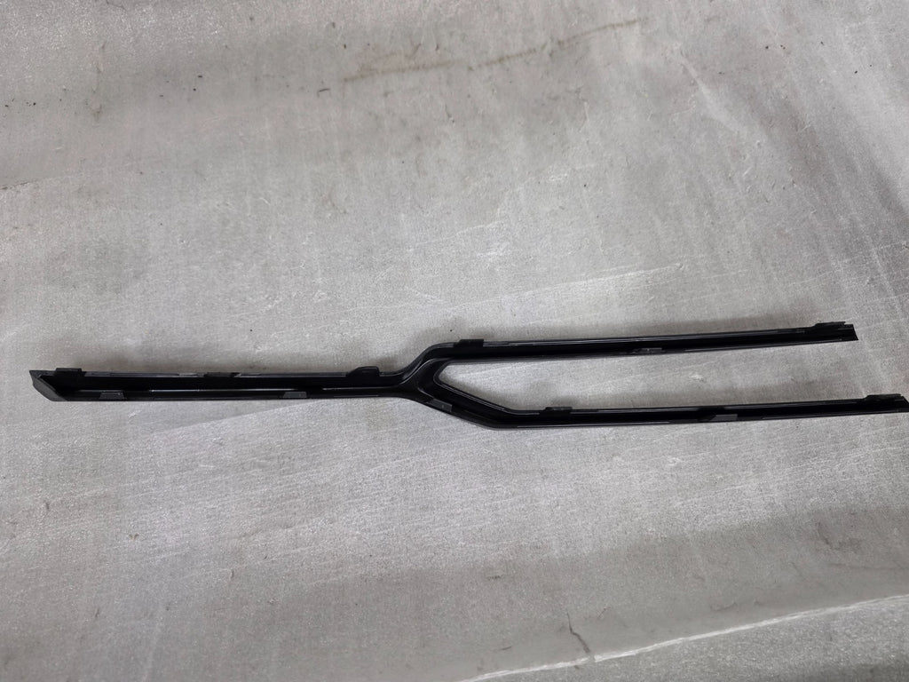 2021 Lamborghini Urus Front Bumper Cover Section 4ML807533AGRU OEM
