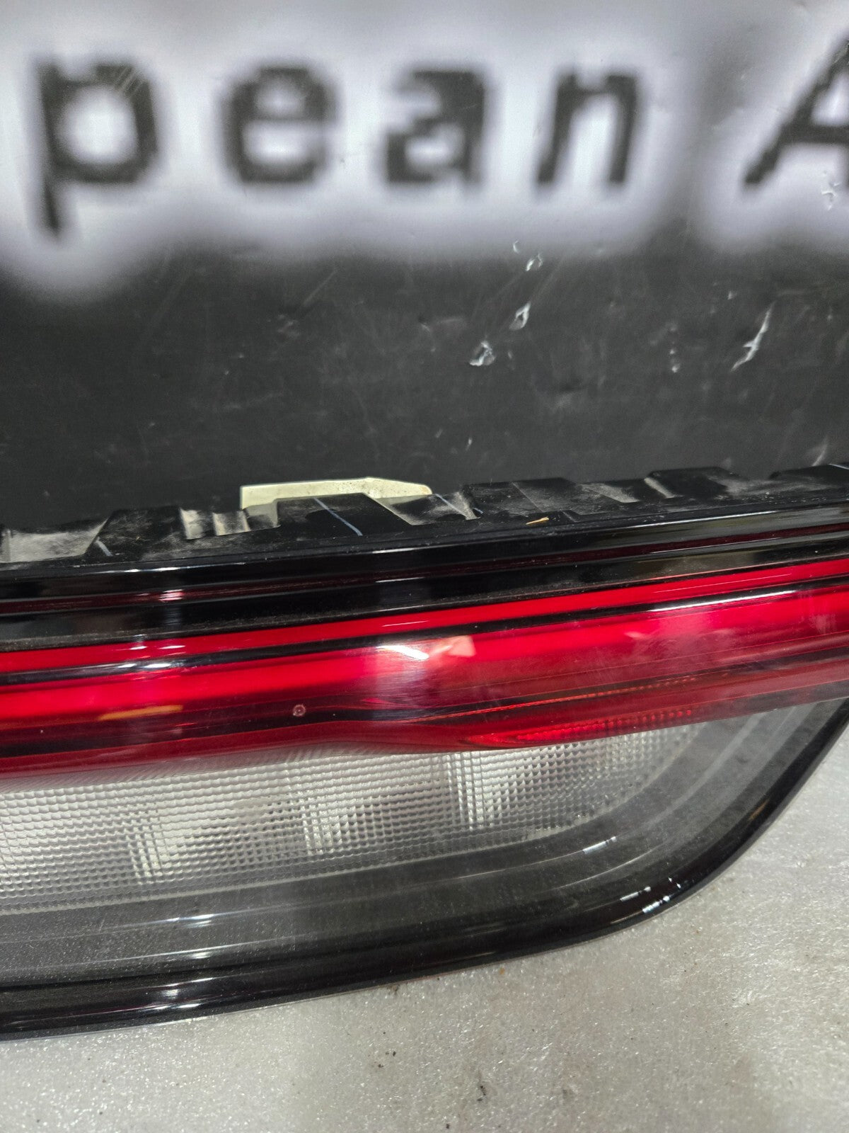 2021 2022 2023 Jeep Grand Cherokee LH Drivers Liftgate Tail Light 68458943AE OEM