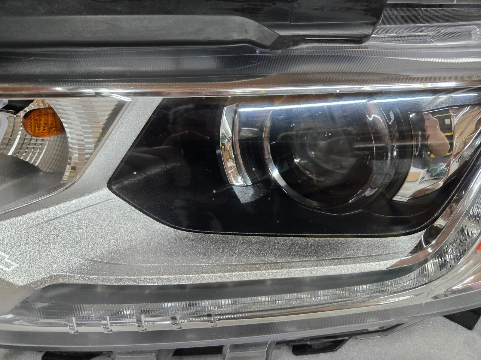 2018-2021 Chevrolet Traverse Xenon HID Headlight Left LH Driver OEM 84721414