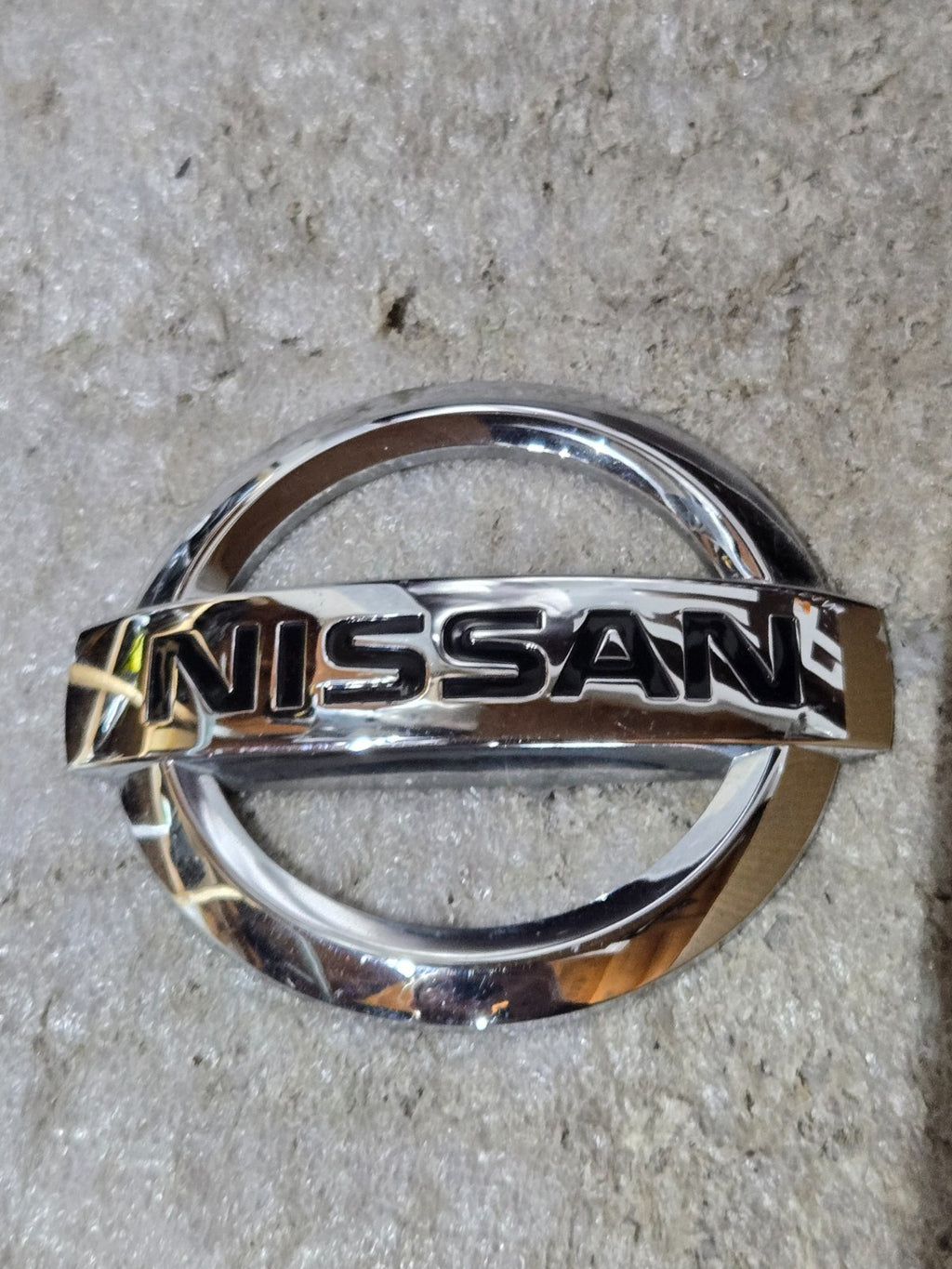 Genuine Nissan Emblem 84890-3TA0A USED OEM