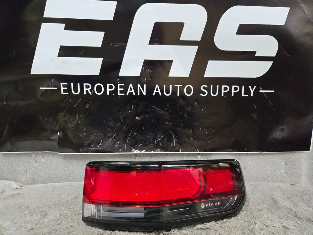 2022-2024 Rivian R1S R1T Right RH Passenger OUTER Tail Light OEM PT00000469-K