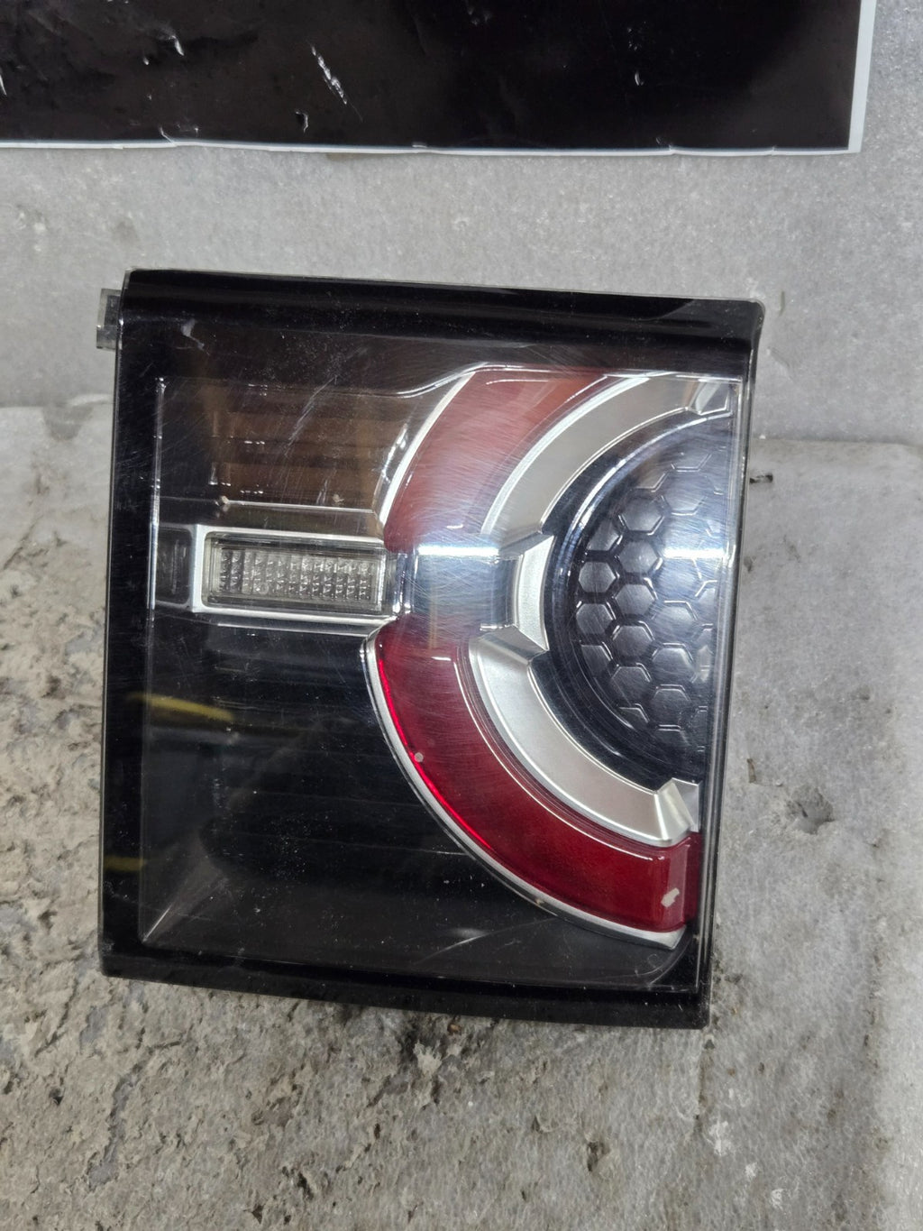 2015-2019 LAND ROVER DISCOVERY SPORT (L550) RIGHT REAR INNER TAILLIGHT LIGHT OEM