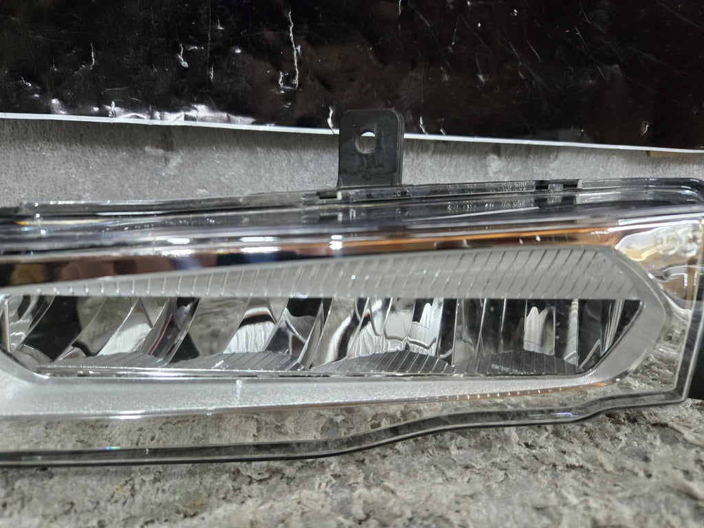 2018 - 2019 BMW X3 G01 FRONT LEFT LH DRIVER SIDE LED FOG LIGHT LAMP OEM 7412527