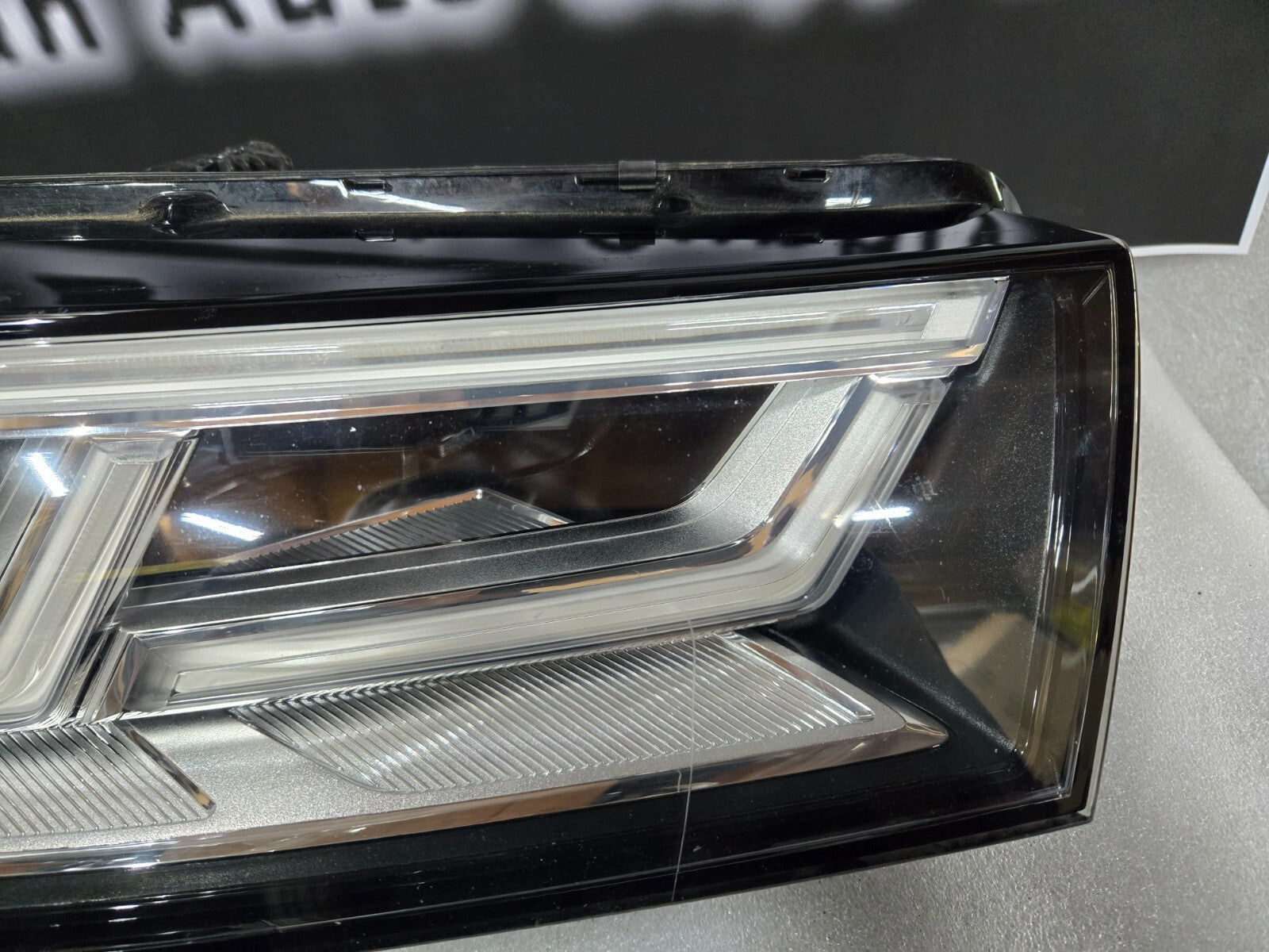 2018 2019 2020 Audi Q5 SQ5 LED Headlight Right Passenger Side RH OEM 80A941034B
