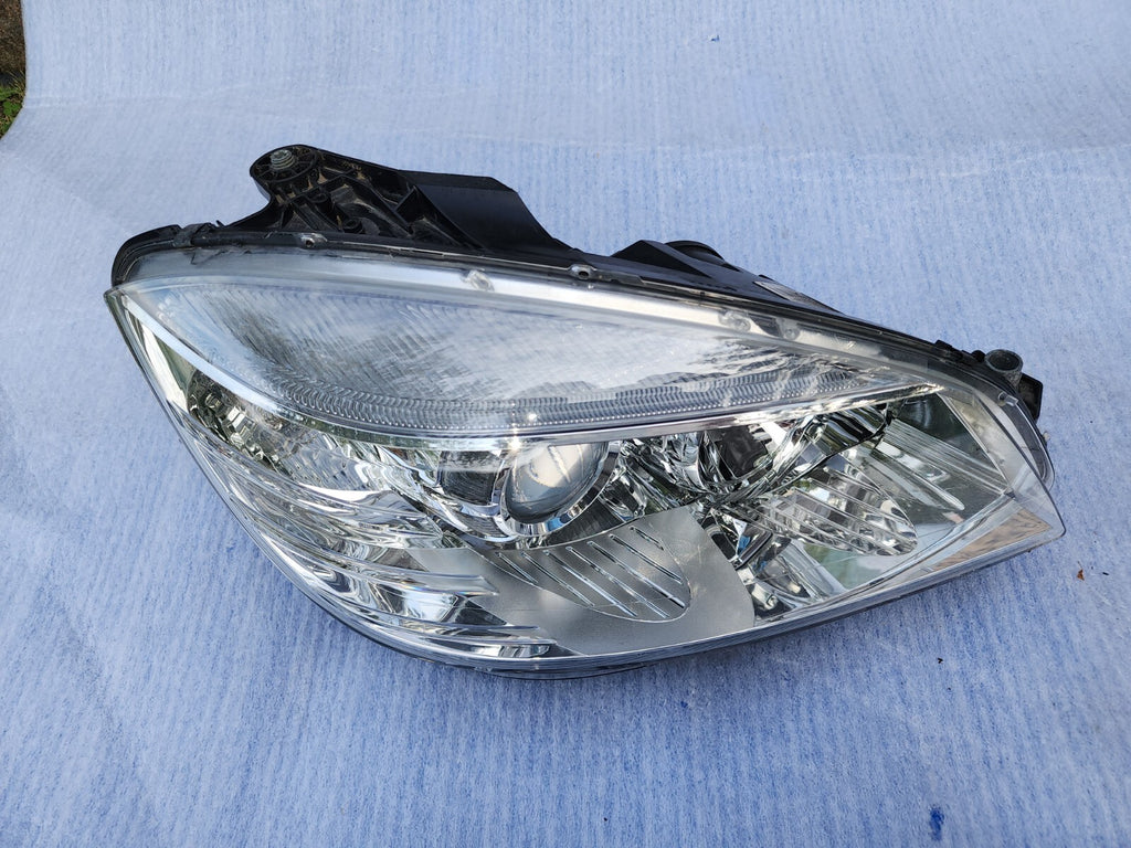 2008-2011 Mercedes C300 C350 Right Passenger Side Headlight Lamp Halogen OEM