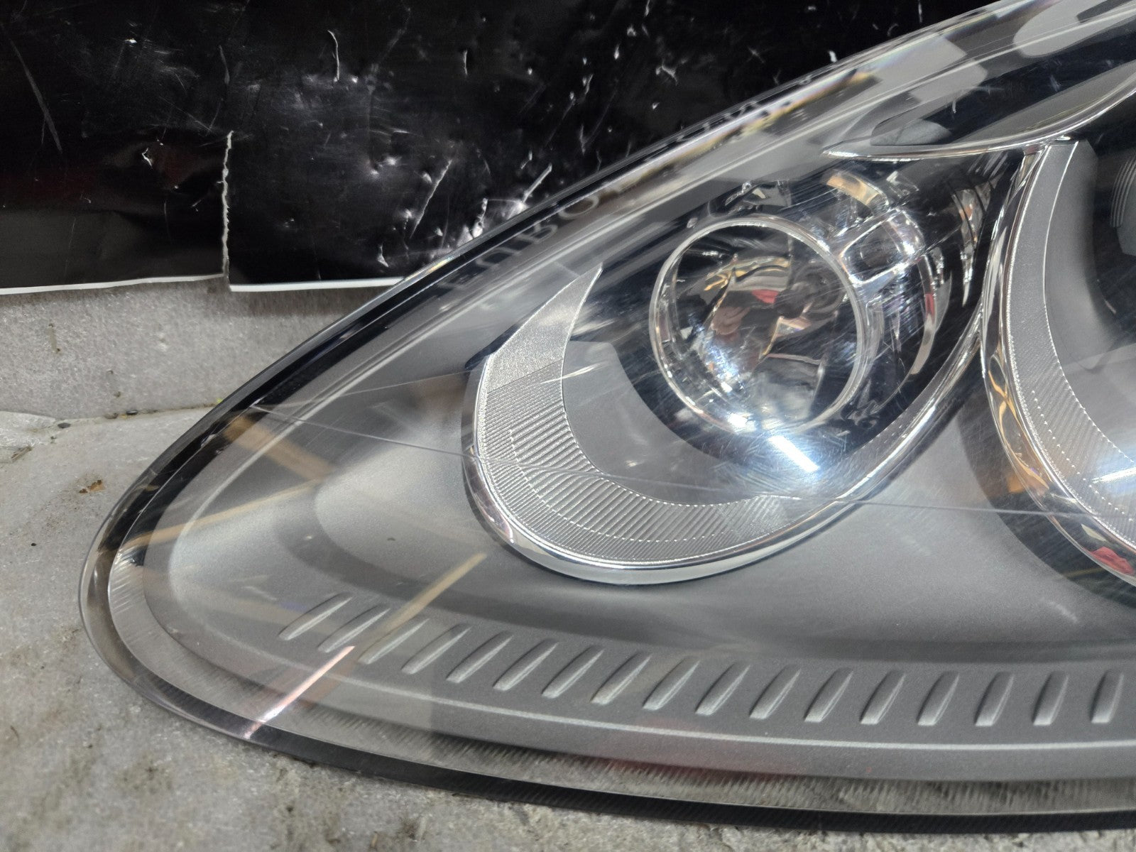 2011-2014 Porsche Cayenne Left LH Driver Side Headlight Halogen OEM 7P5941029CE