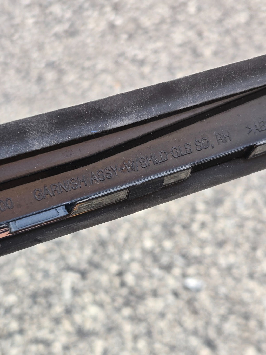 2019-2020 HYUNDAI SANTA FE FRONT RH WINDSHIELD MOLDING TRIM OEM 86140-S1000