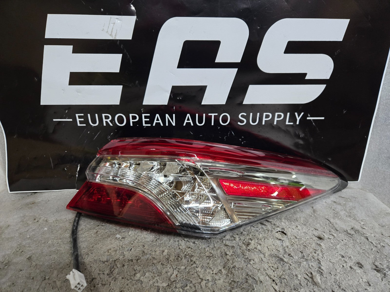 2018-2023 Toyota Camry TRD Rear Right Passenger Outer Tail Light OEM 9TY945281