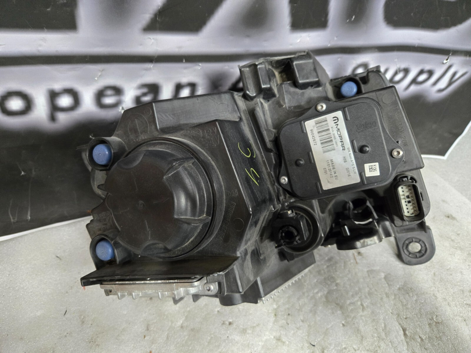 2014-2016 Jeep Grand Cherokee Left Driver Non-AFS HID Headlight OEM 68111001AE