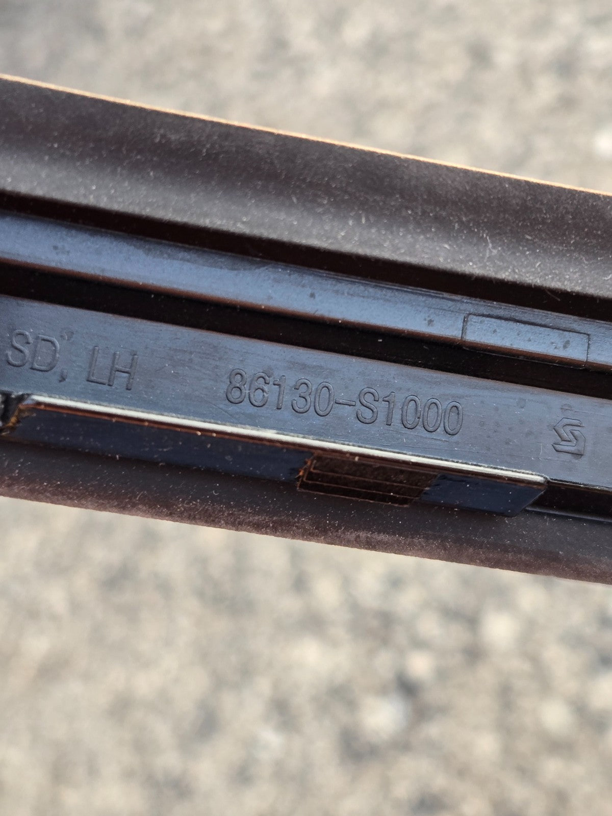 2019-2020 HYUNDAI SANTA FE FRONT LEFT LH WINDSHIELD MOLDING TRIM OEM 86130-S1000