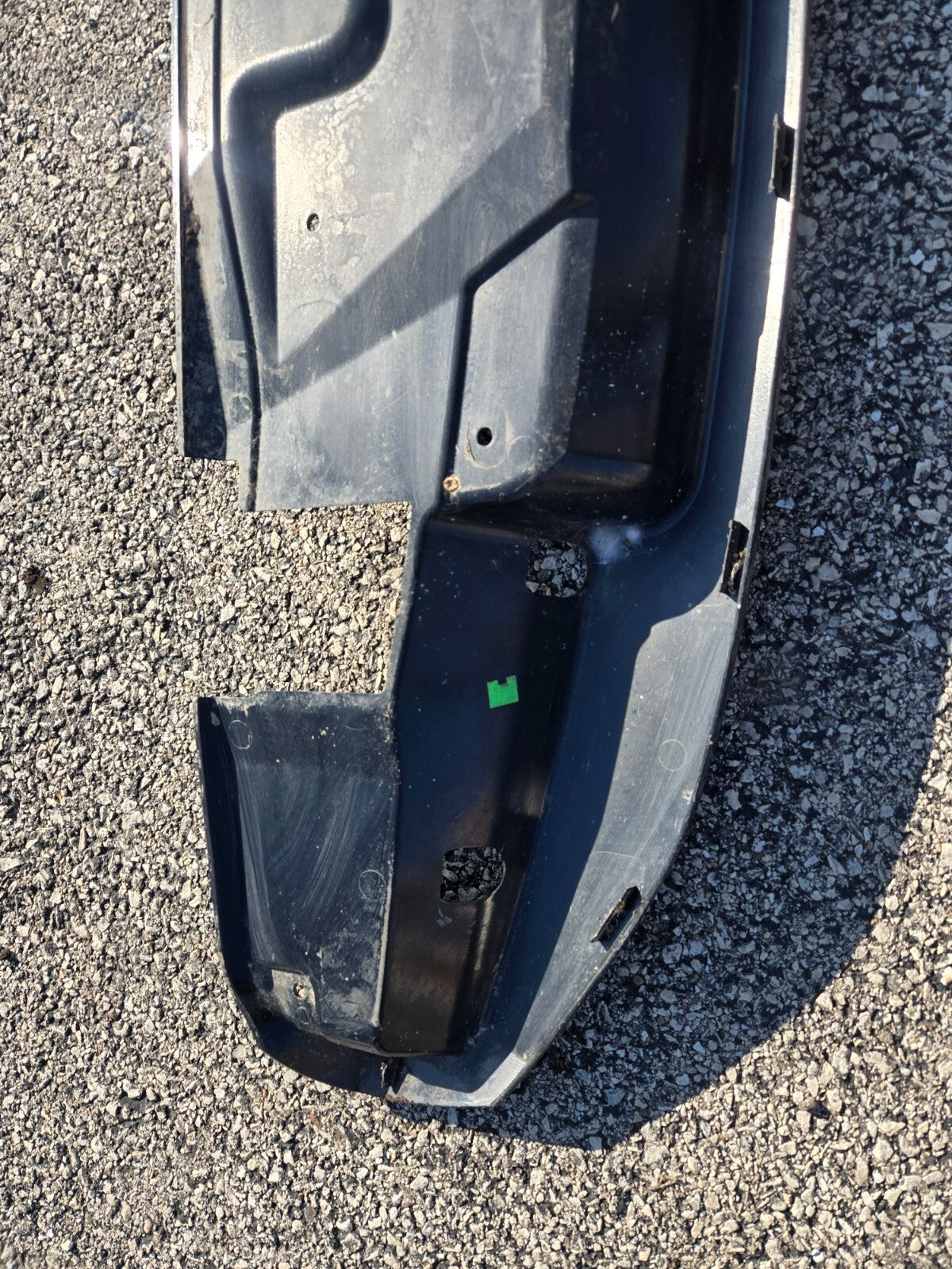 15-20 CHEVROLET SUBURBAN TAILGATE LIFTGATE ROOF SPOILER LOWER COVER OEM 22892618