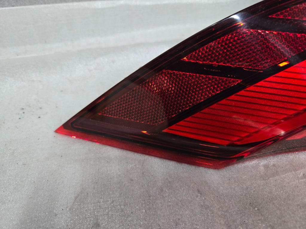 2018-2023 ALFA ROMEO STELVIO LEFT DRIVER TAILGATE TAILLIGHT LIGHT LAMP *CRACK