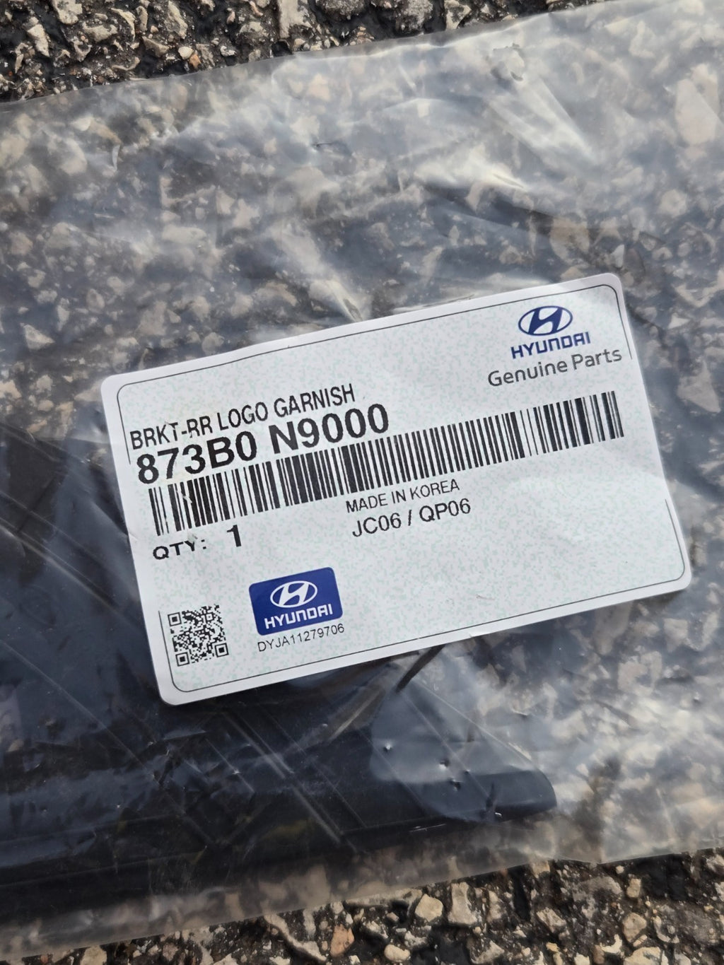 2022-2024 Hyundai Tucson Rear Logo Garnish Bracket 873B0-N9000 Genuine OEM NEW