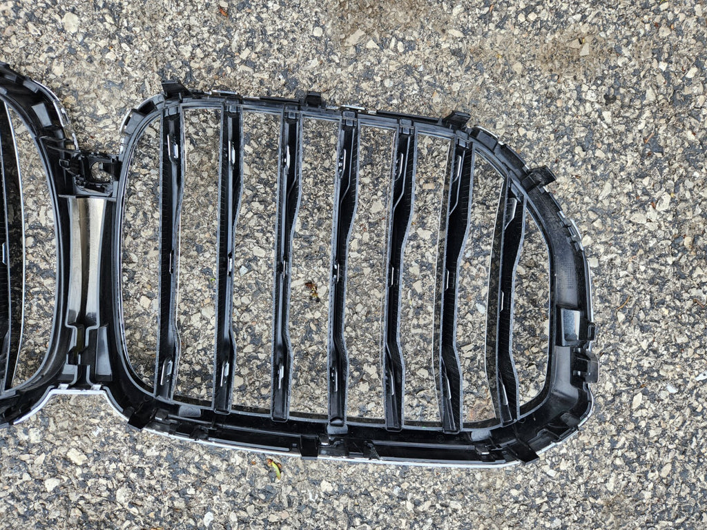 2019-2023 BMW G05 X5 Grille Front Grill Camera Hole Chrome OEM 20240006541