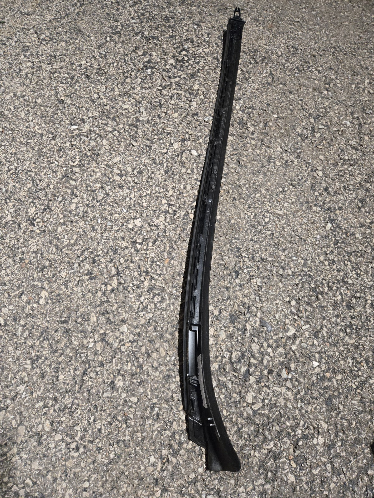 2020 - 2026 MERCEDES GLS450 X167 FRONT LEFT A PILLAR MOLDING OEM A1676908712