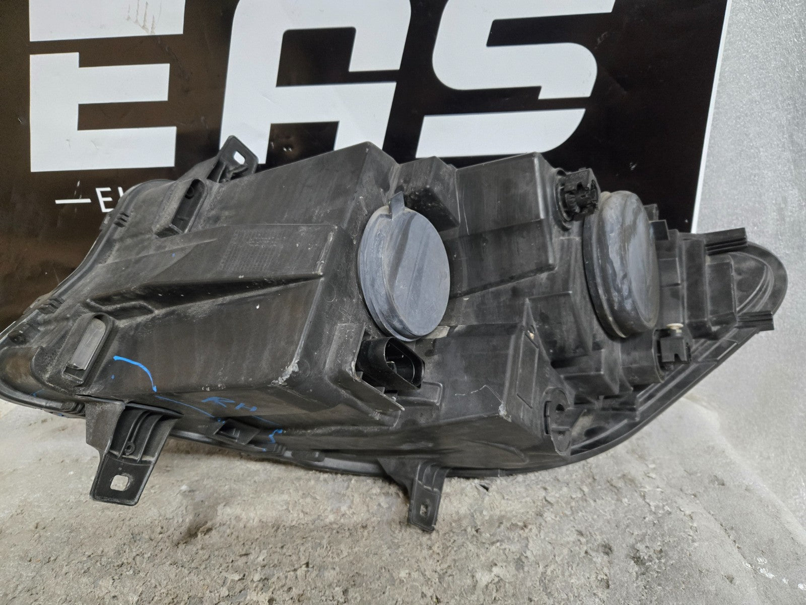 2018-2019 MERCEDES-BENZ SPRINTER RIGHT PASSENGER HEADLIGHT HALOGEN A9109060500
