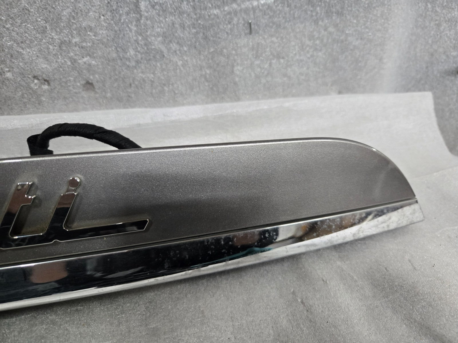 2014-2017 Maserati Ghibli Trunk Deck Lid Cover w/Camera 670010759 OEM 178269