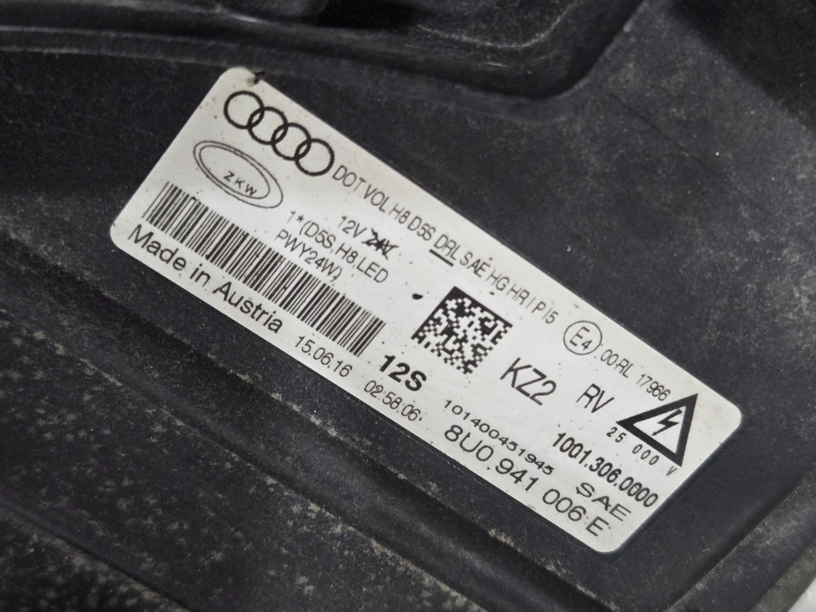 2016-2018 Audi Q3 OEM Right Passenger Headlight Complete HID Xenon 8U0941006E