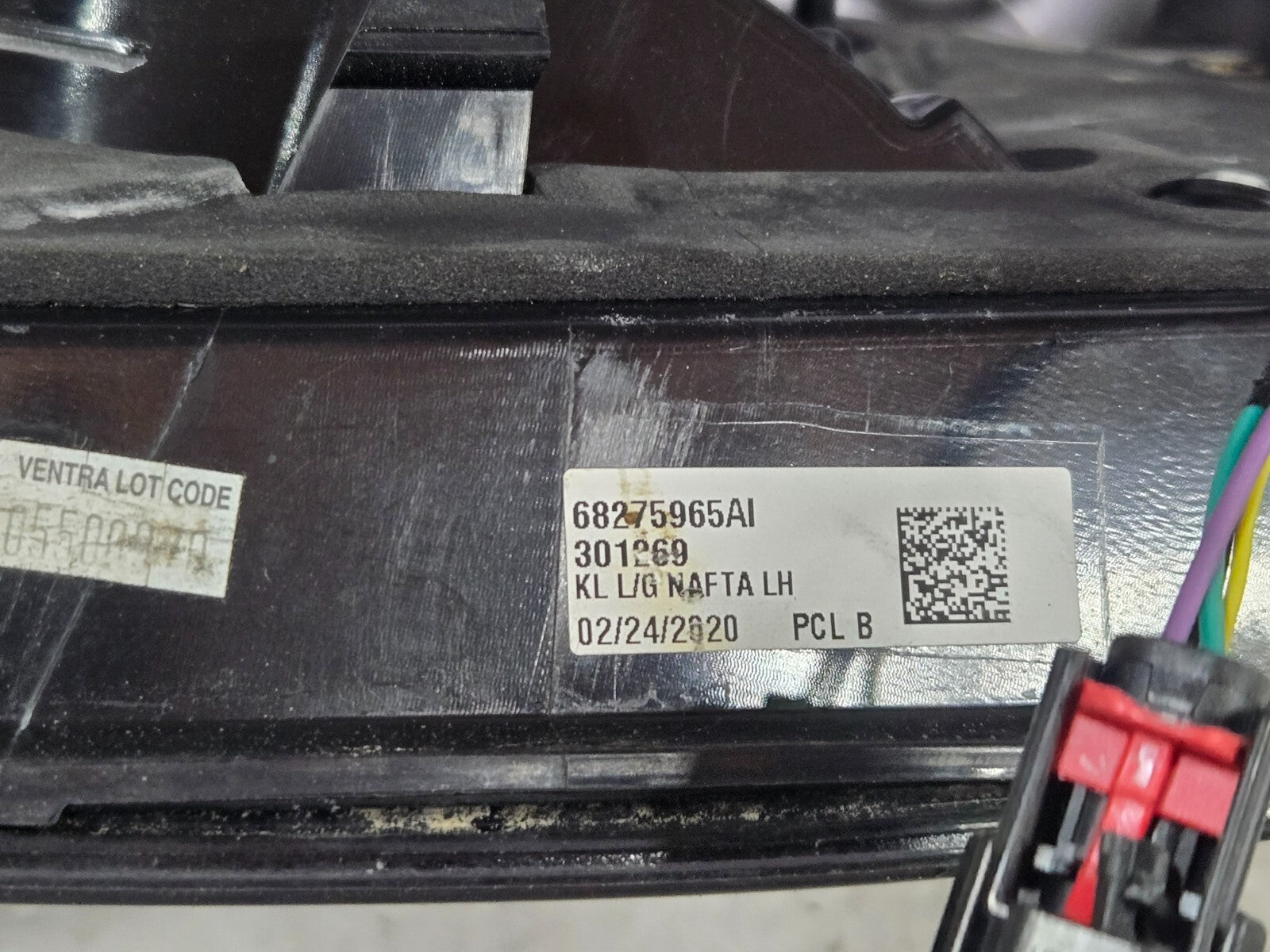 2019-23 JEEP CHEROKEE REAR LEFT DRIVER SIDE INNER TAIL LIGHT TAIL OEM 68275965AI