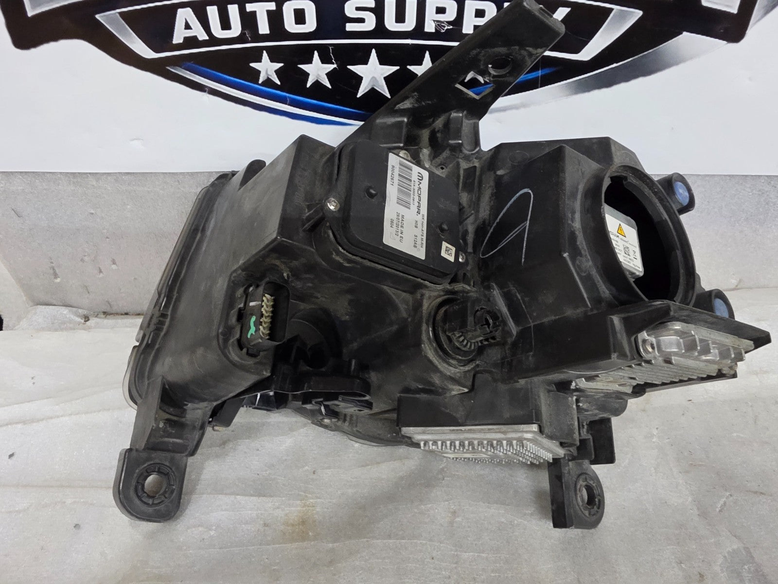 2014-2015 Jeep Grand Cherokee Passenger Xenon Headlight Non-AFS OEM 68111000AC