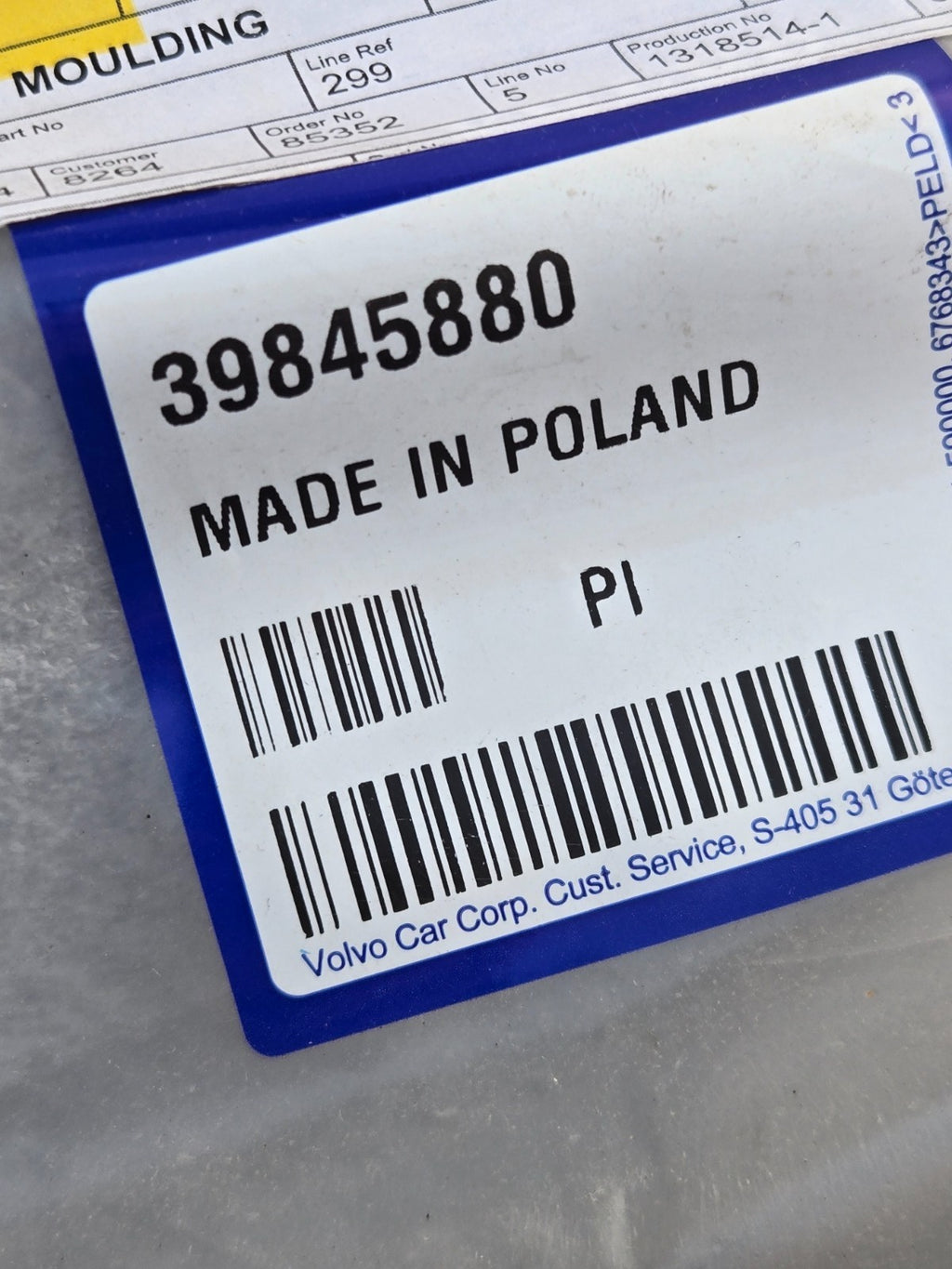 Genuine Volvo Side Molding 39845880 NEW OEM