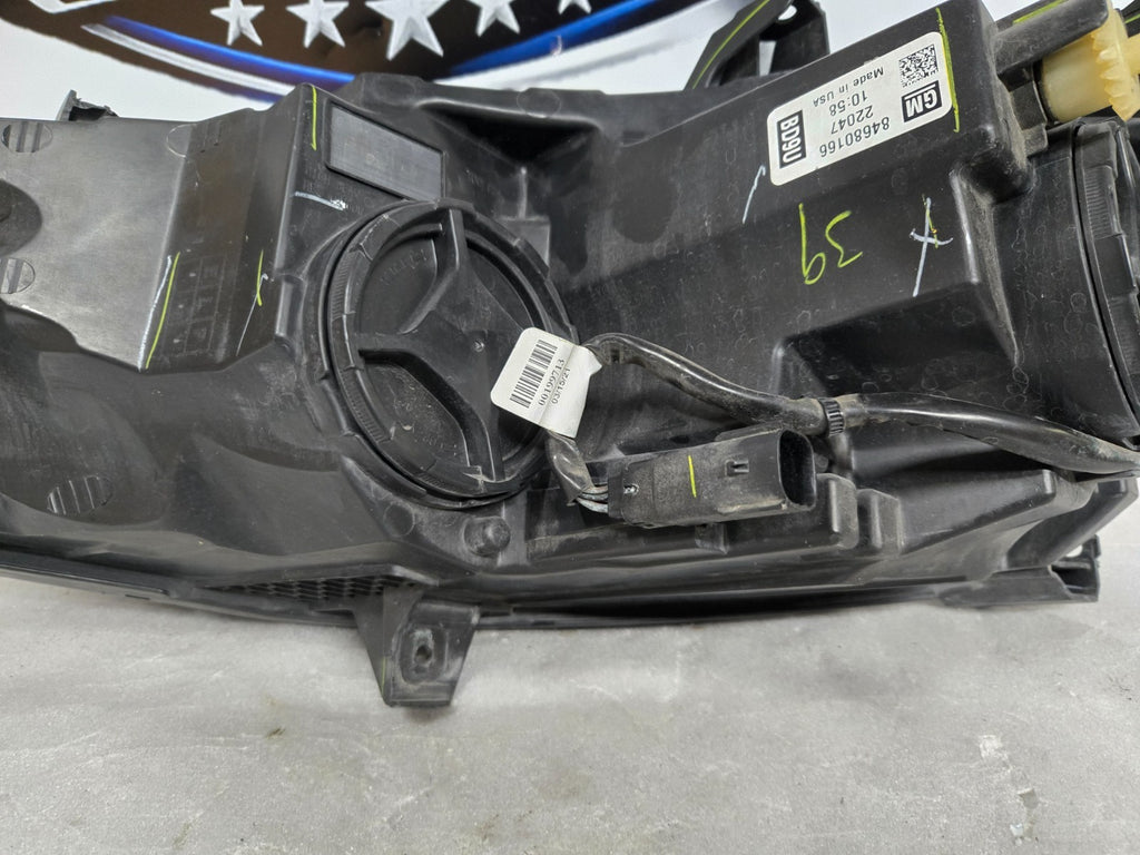 2019-2021 Chevrolet Malibu Right RH Passenger Halogen Headlight OEM 84680166