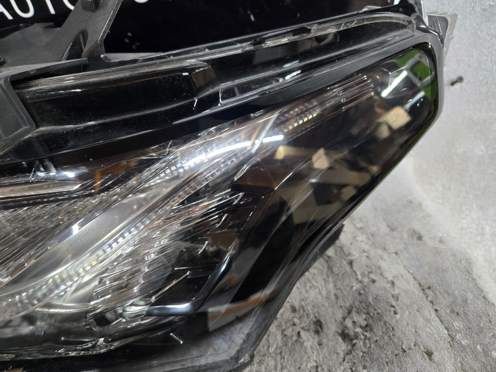 2022-2023 Chevrolet Traverse DRL LED Left LH Headlight Assembly OEM 85157669