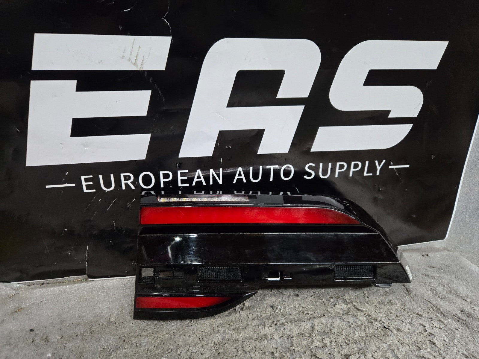 2023-2025 BMW G07 X7 Rear Right RH Passenger Trunk LED Tail Light OEM 9881362