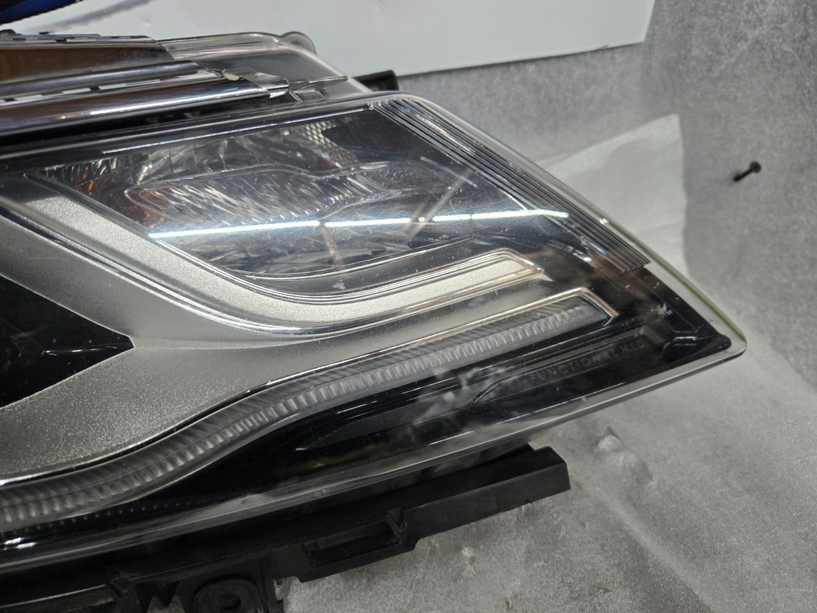 2015-2018 Lincoln MKC Headlight Xenon HID Right Passenger OEM EJ7B-13005-A