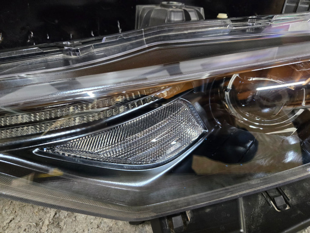 2017 - 2020 Maserati Levante M161 Left Driver Side Xenon Headlight OEM 670034642