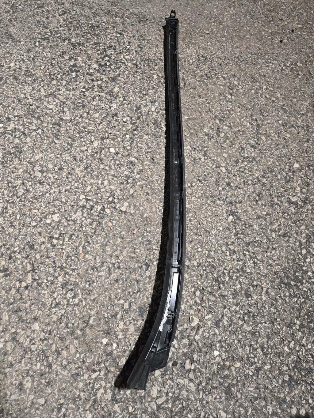 2020 - 2026 MERCEDES GLS450 X167 FRONT RIGHT A PILLAR MOLDING OEM A1676908812