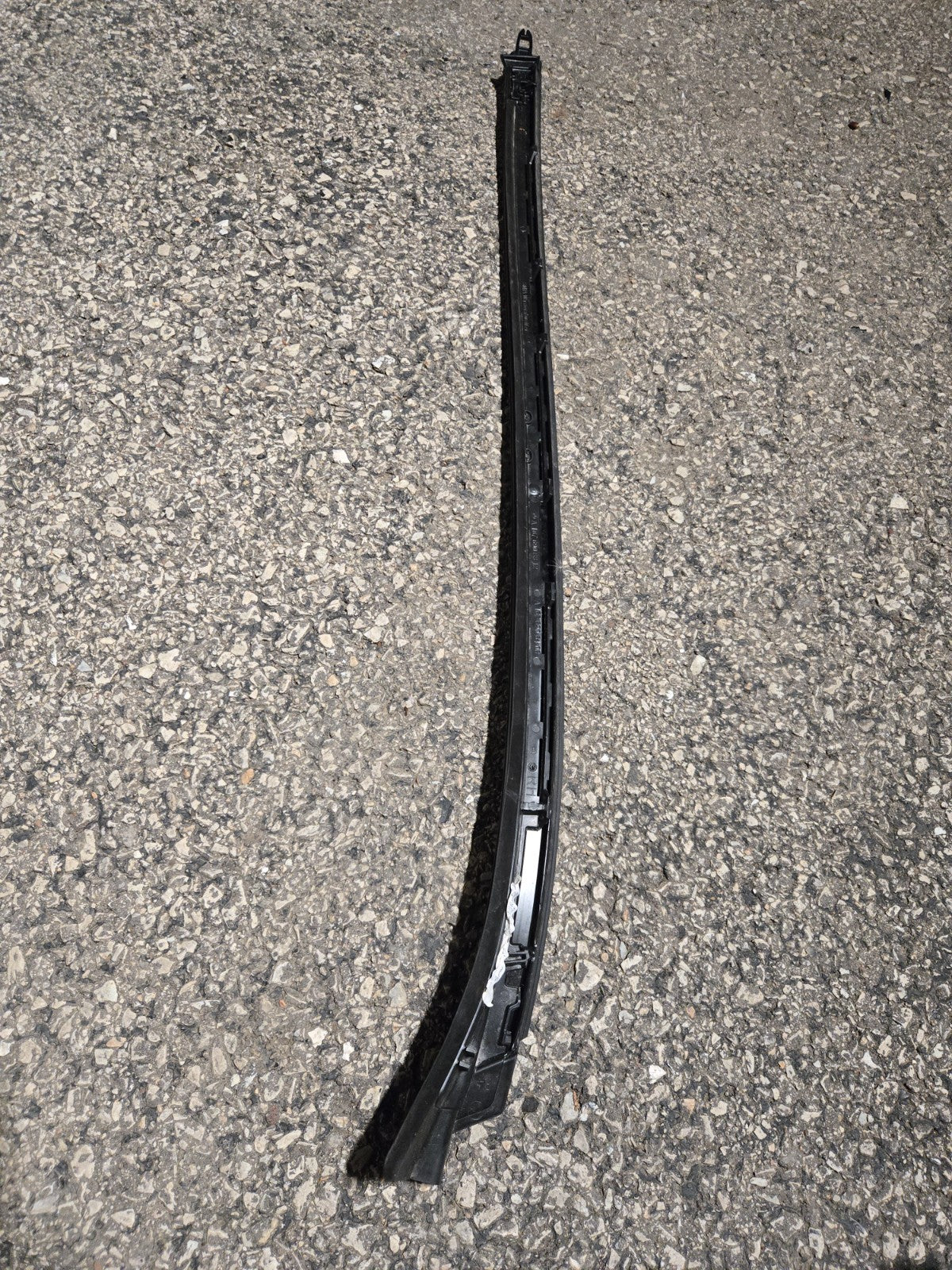2020 - 2026 MERCEDES GLS450 X167 FRONT RIGHT A PILLAR MOLDING OEM A1676908812
