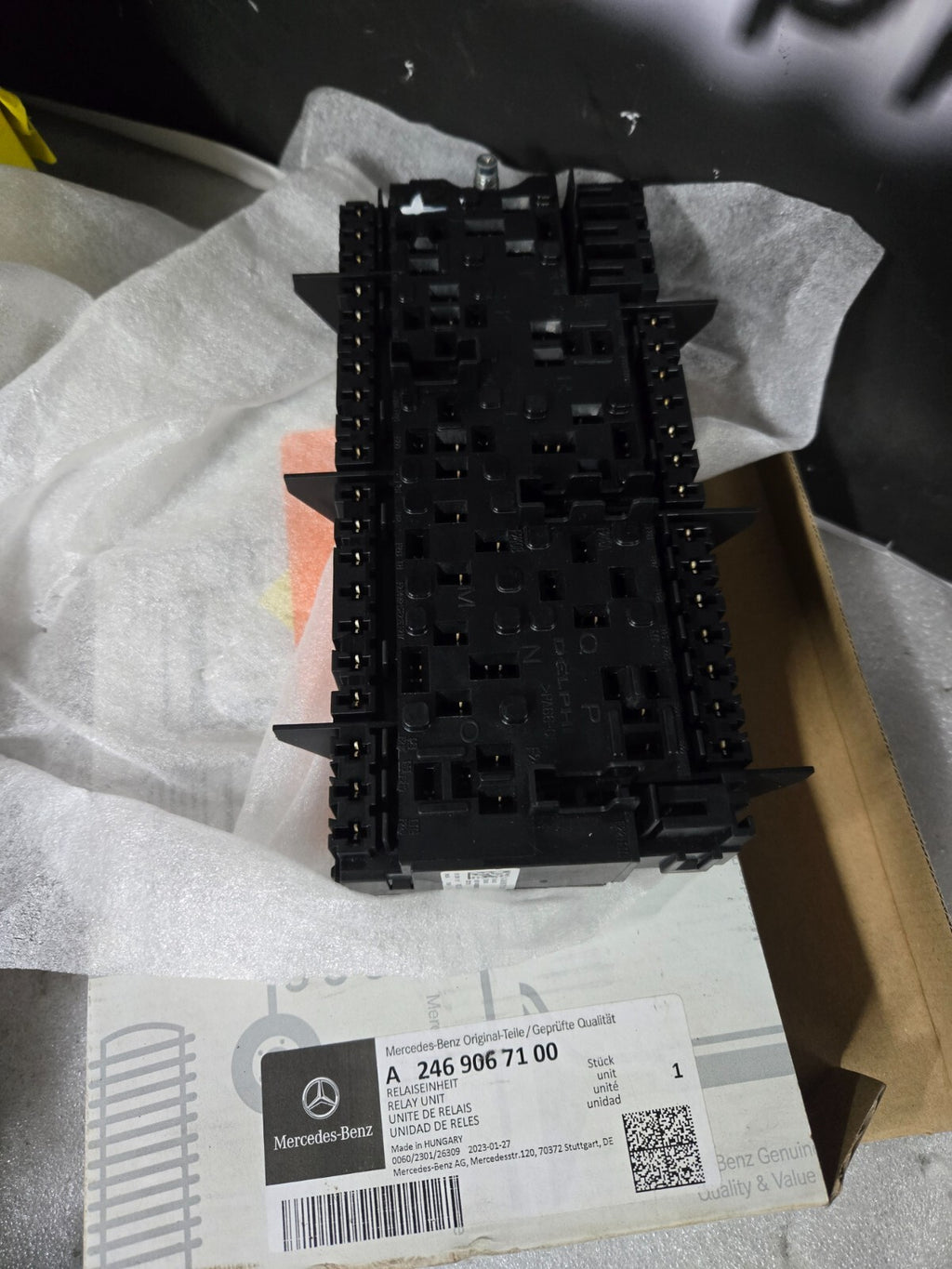 2015-2020 MERCEDES CLA GLA  - ENGINE BAY RELAY FUSE JUNCTION BOX BLOCK OEM