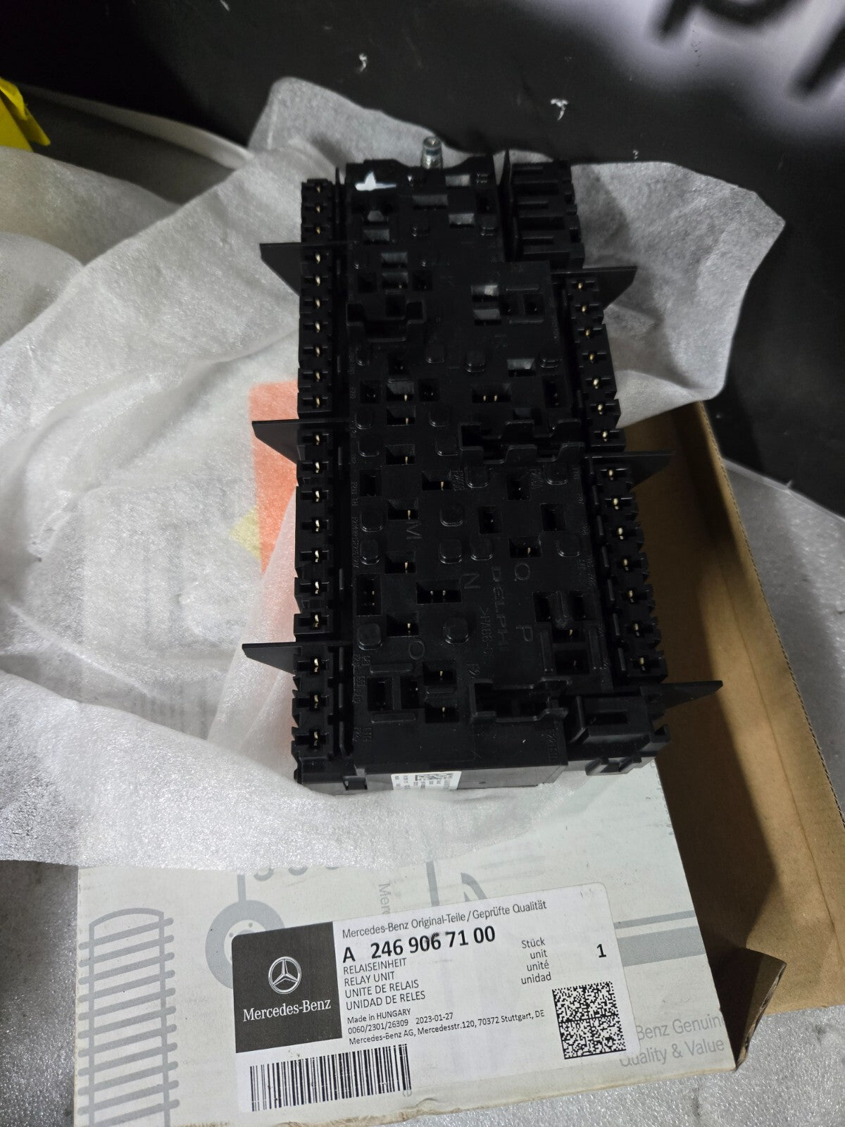 2015-2020 MERCEDES CLA GLA  - ENGINE BAY RELAY FUSE JUNCTION BOX BLOCK OEM
