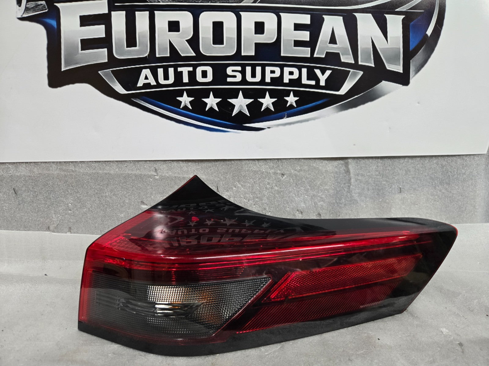 2021-2024 Nissan Rogue LED w/ Halogen Tail Light Right RH OEM 26550-6RR0C