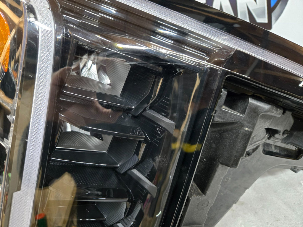 2025 2026 Kia Carnival FULL LED Headlight Right RH Passenger Side #92102-R07 OEM