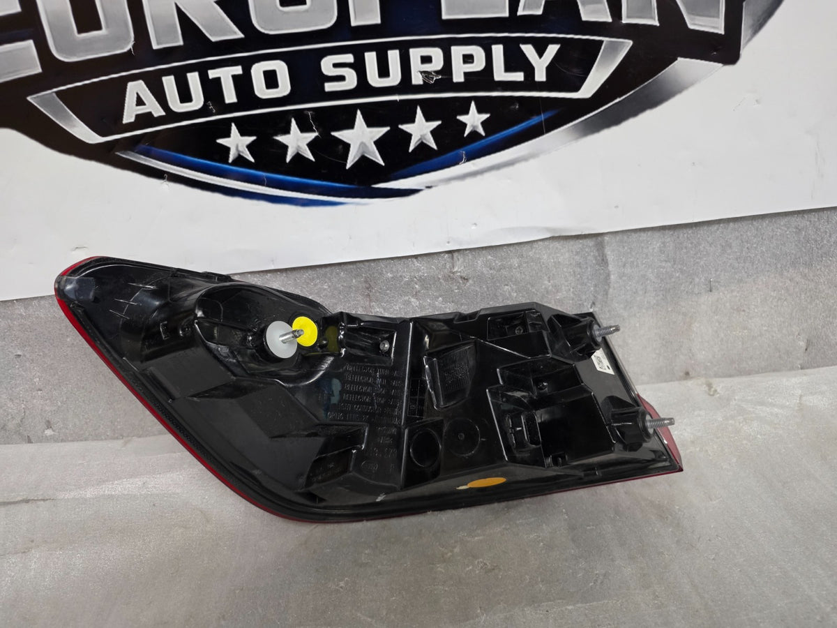 2019-2022 BMW 330I G20 REAR RIGHT QUARTER OUTER TAIL LIGHT LED OEM 63217420452