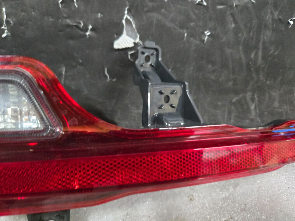 2021 2022 Kia Sorento Rear Reflector Light Lamp Passenger Right 92406-P2000 OEM