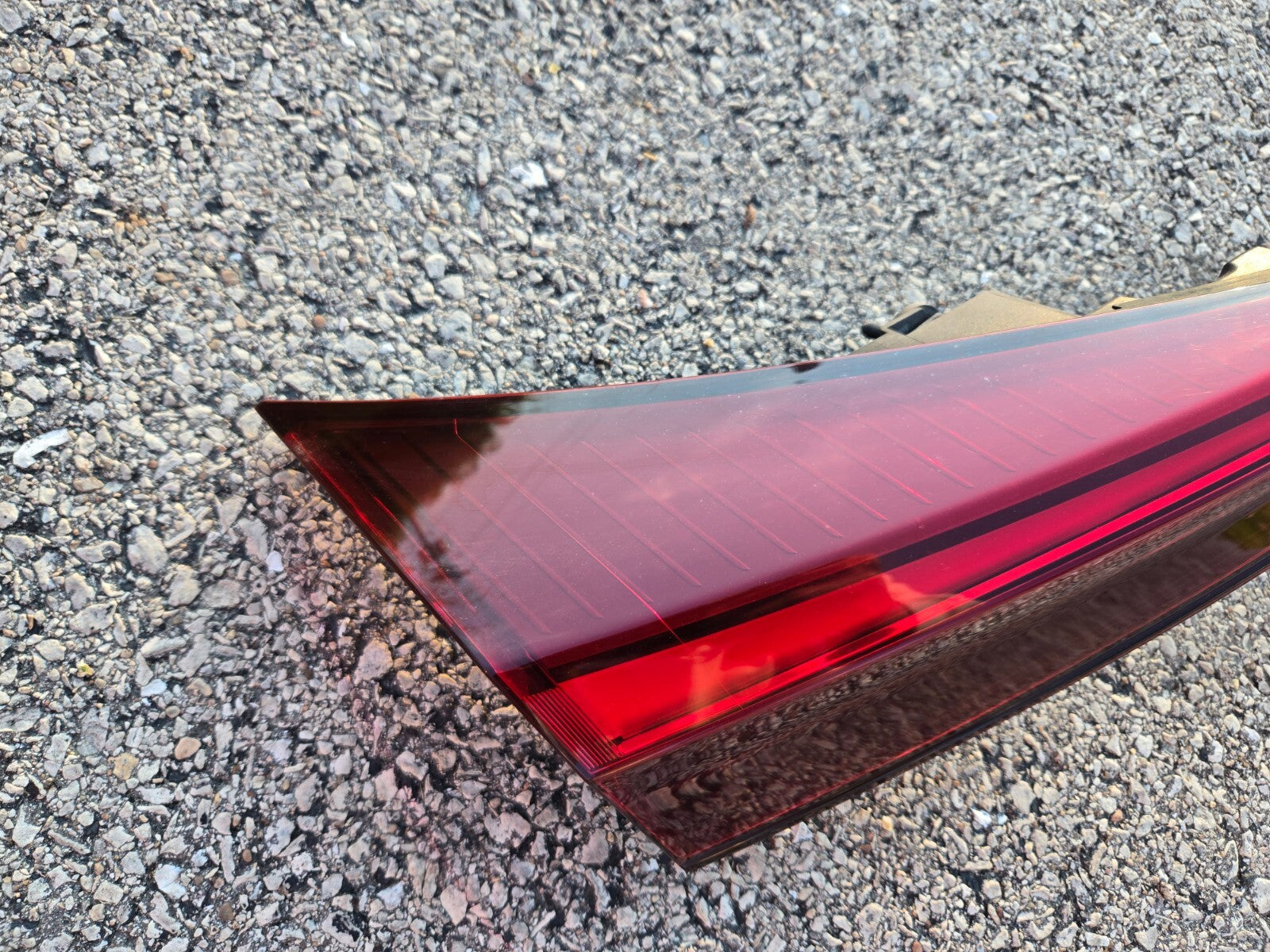 2019-2022 Lexus UX200 UX250H Tailgate Liftgate Back Center LED Taillight Bar OEM