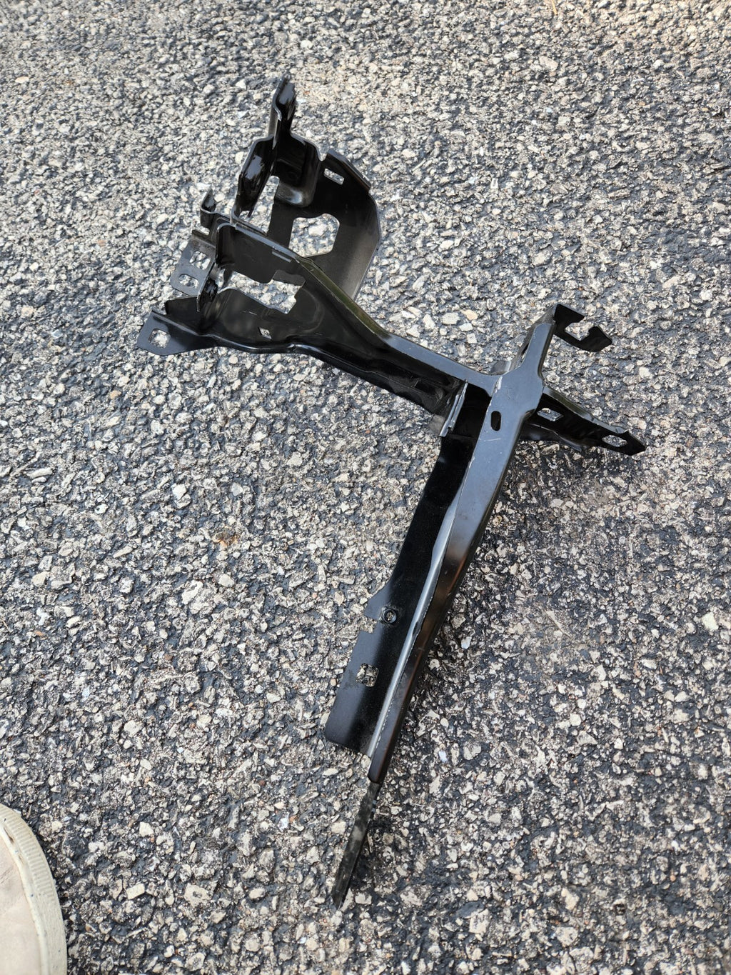 2012-2018 BMW F22 F23 F30 F32 F36 Front Right Radiator Support Bracket OEM