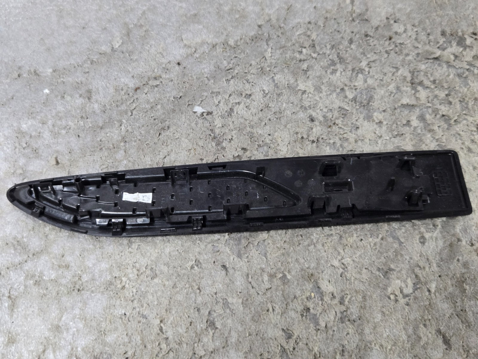 2021-2025 JAGUAR F-PACE FRONT RIGHT FENDER AIR VENT GRILLE TRIM BLACK OEM