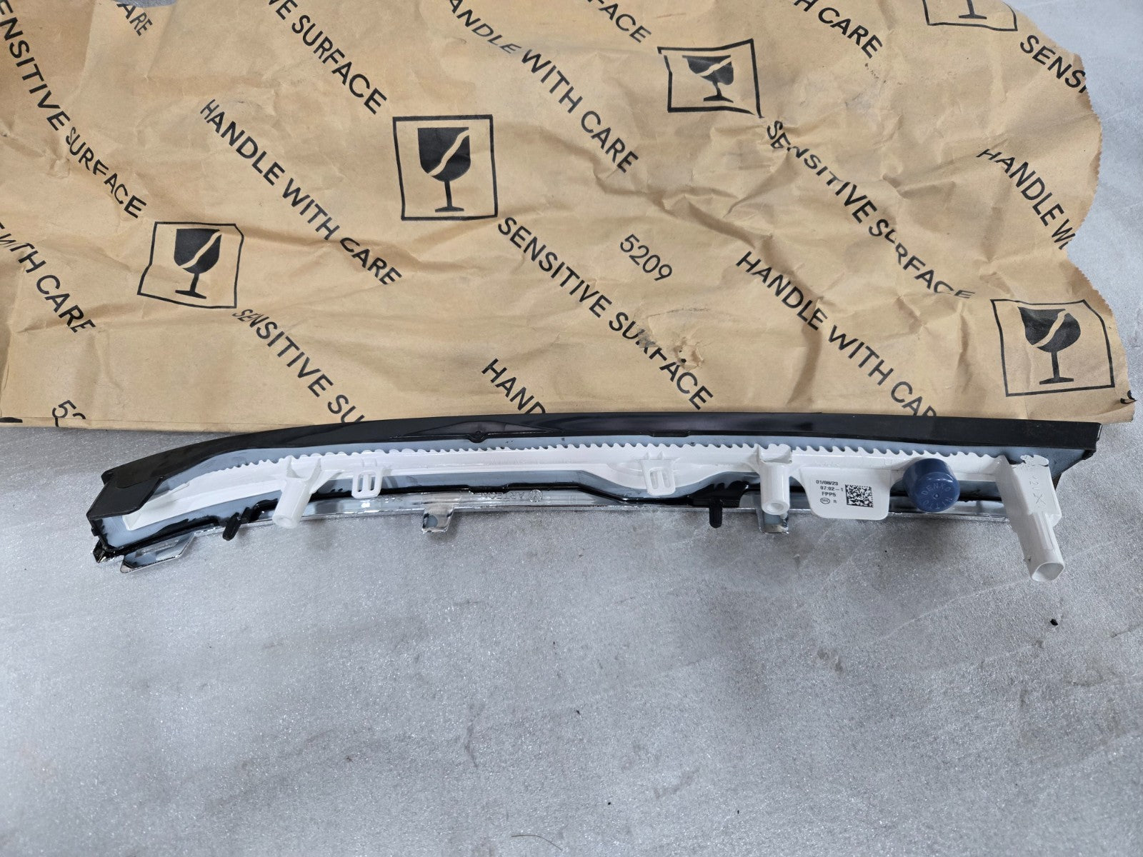 2021-2023 VOLKSWAGEN ARTEON LIGHT BAR NEW OEM 3G8941656