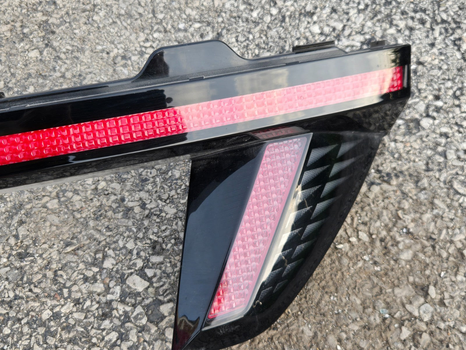 22-24 Hyundai Tucson Rear Center Trunk w/ Camera LED Tail Light OEM 92403-CW120