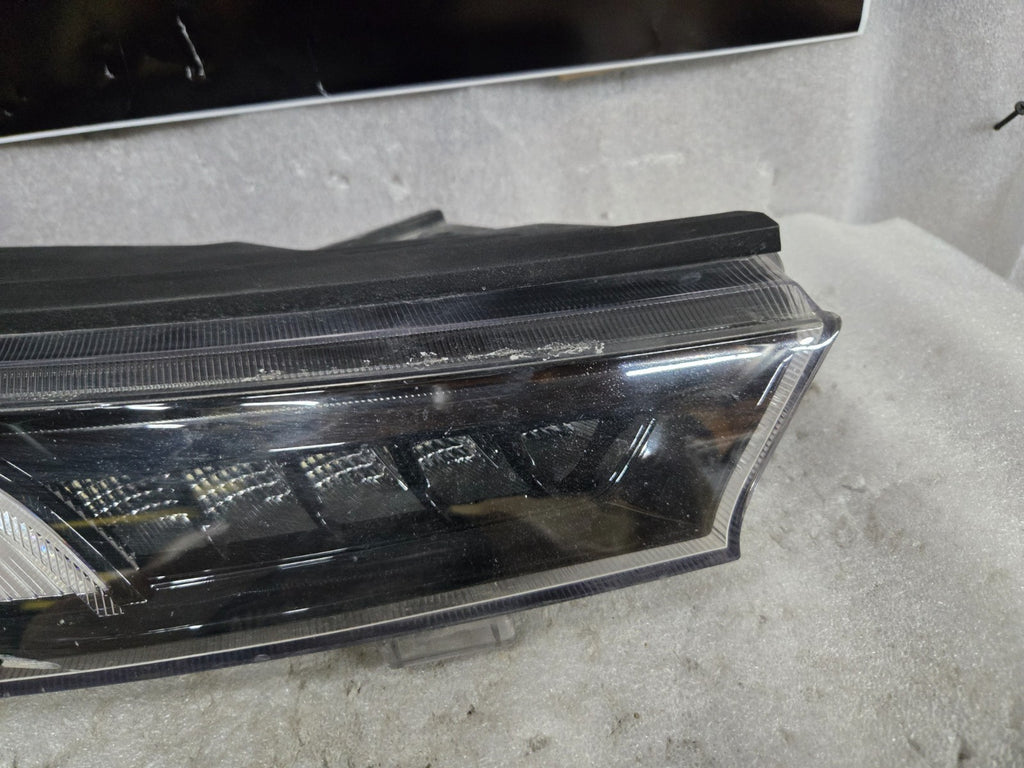 2020-2021-2022 Hyundai Palisade Running RH Light Passenger Side OEM 92208S8010