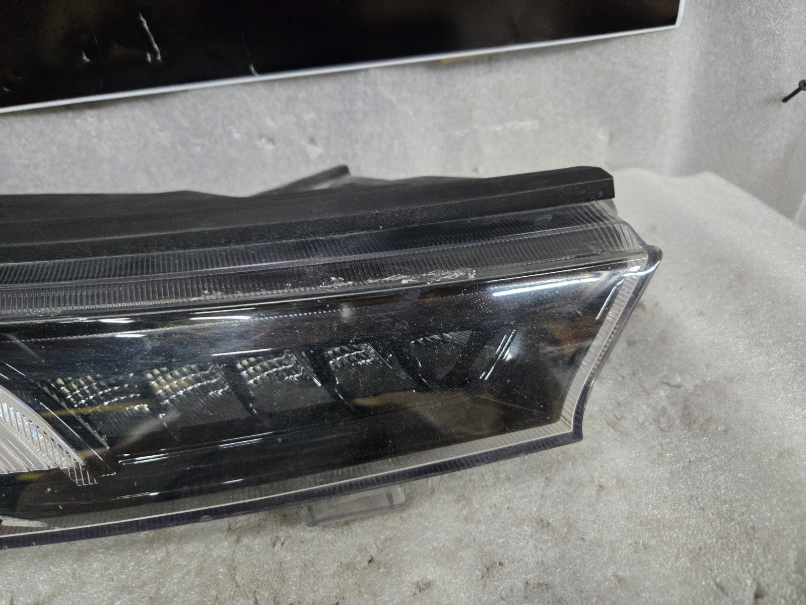 2020-2021-2022 Hyundai Palisade Running RH Light Passenger Side OEM 92208S8010