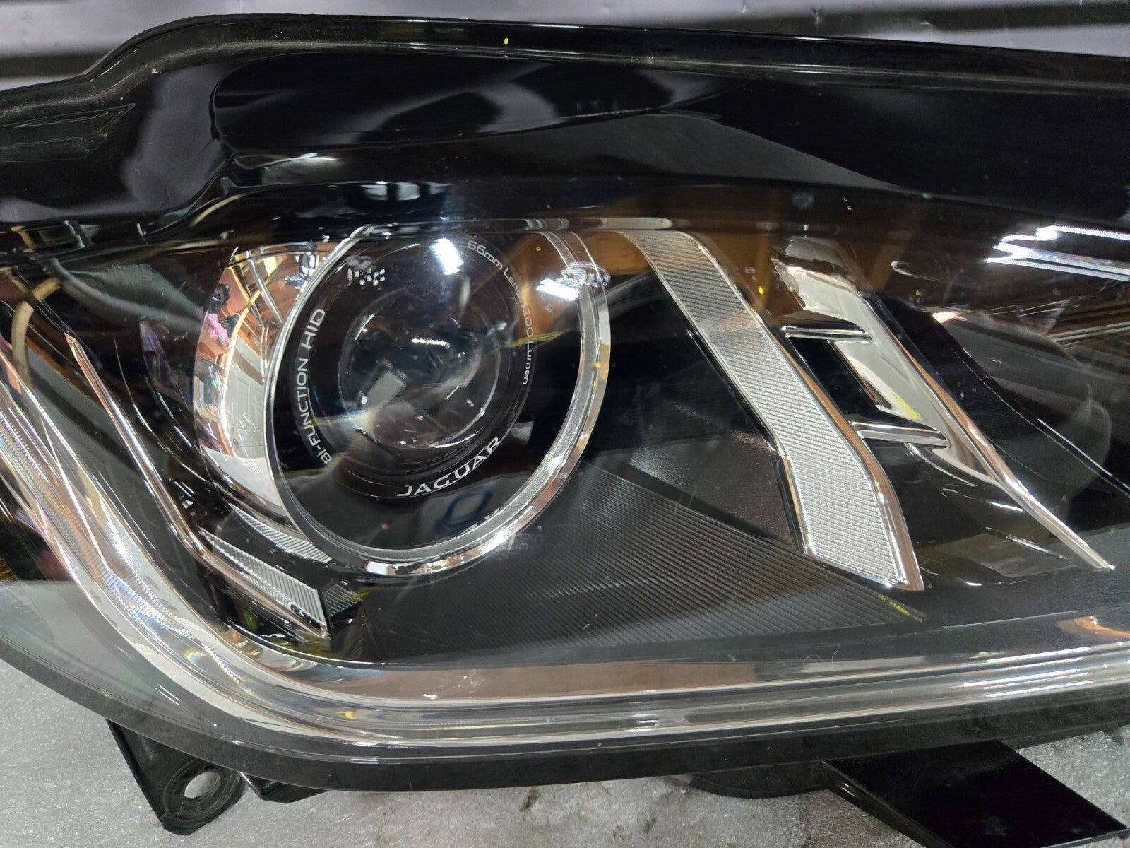 2016-2019 Jaguar XE Headlight Xenon Right Passenger GX73-13W029-CE w/ Modules OE